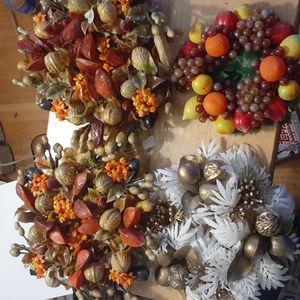 One lot of (4 ) Candle wreaths.